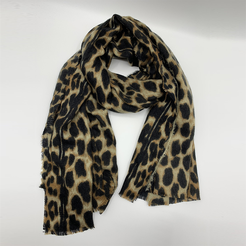 Custom Leopard Print Fabric Lady Winter Acrylic Scarf (3)