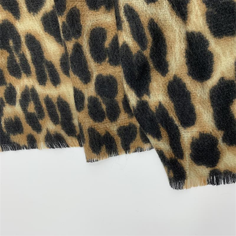 Custom Leopard Print Fabric Lady Winter Acrylic Scarf (4)